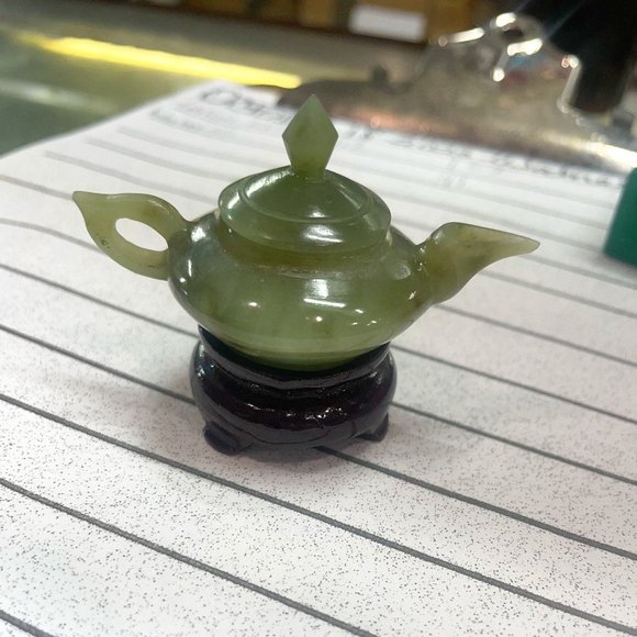 VINTAGE MINIATURE JADE TEA POT - Picture 1 of 1